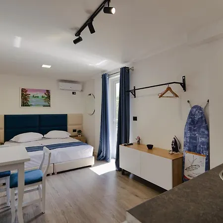 Apartment 2e *