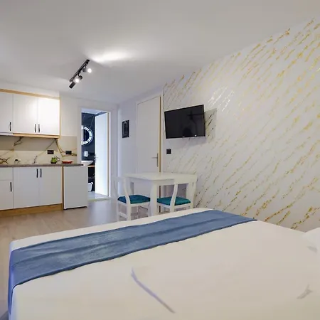 Apartment 2e