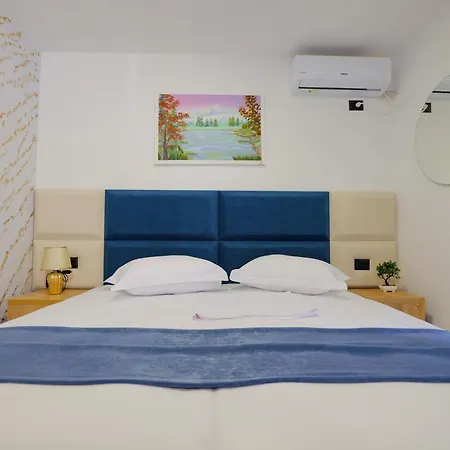 Apartment 2e
