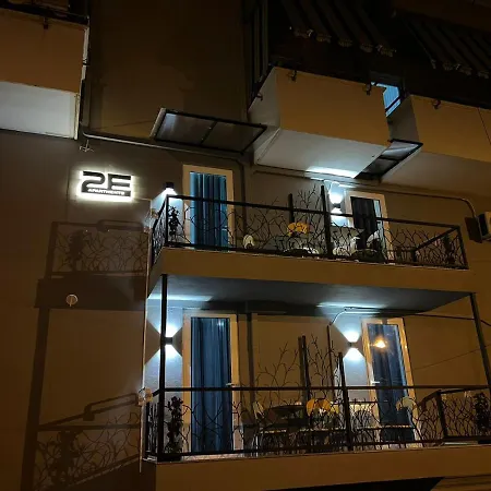 Apartment 2e *