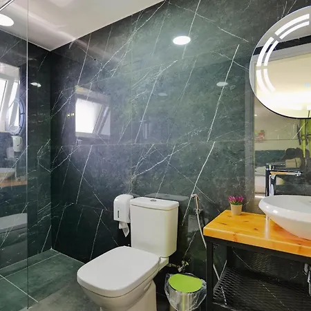 2e Apartment *