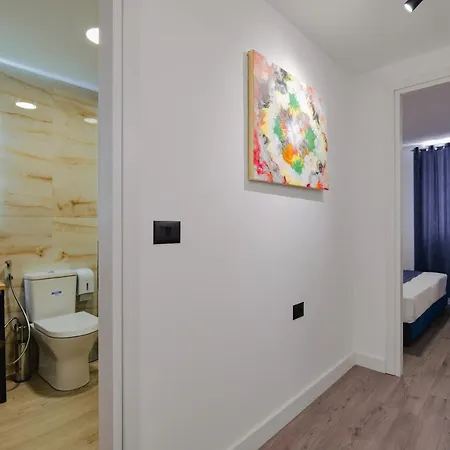 Apartment 2e *